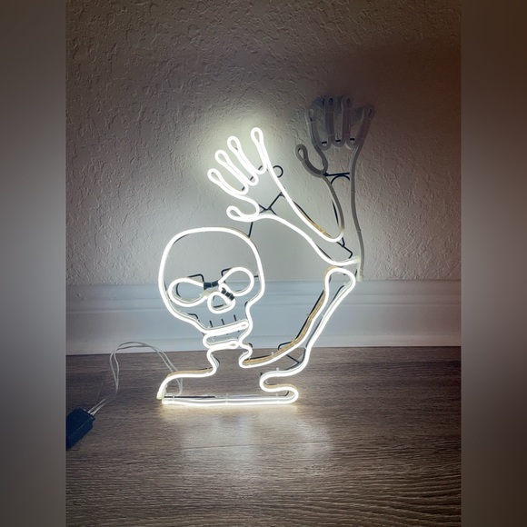 Target Hide and Eek LED skeleton - Picture 4 of 4